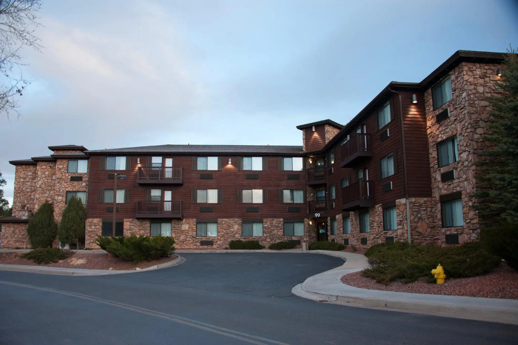 Grand Canyon Hotel & Suites