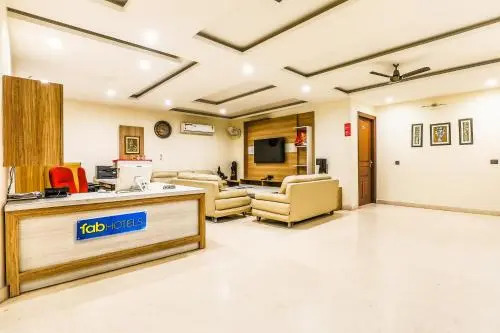 OYO 7785 Noida Castle