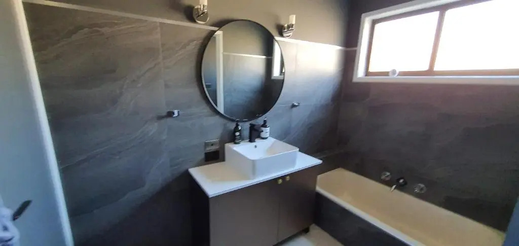 Flamingo Rentals - Modern 2-bed unit with SPA ideal for holiday and business travel