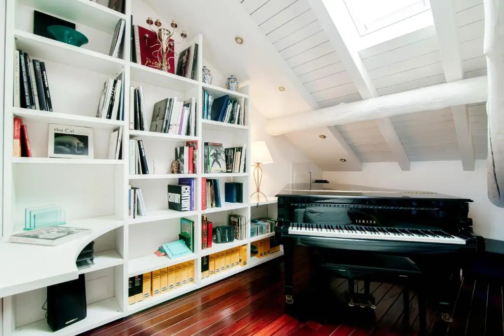 Exclusive Penthouse - by MyHomeInComo