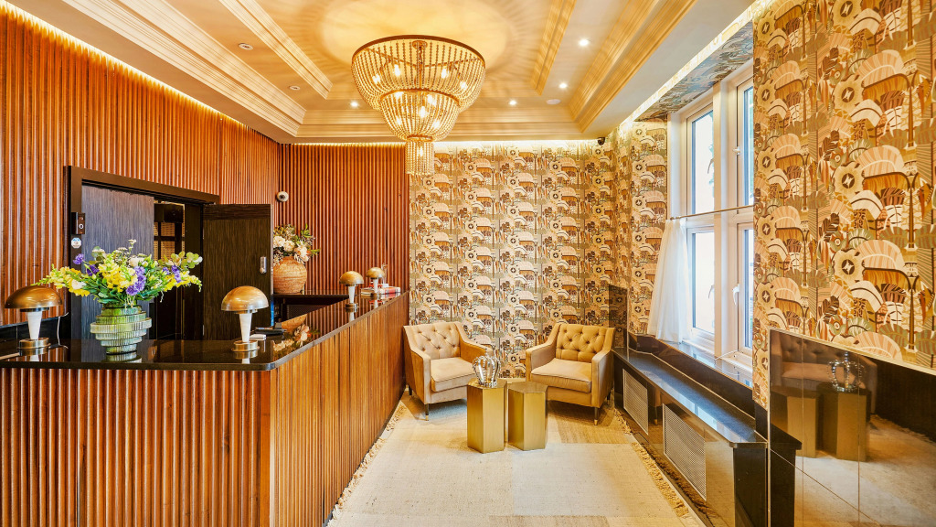 Huttons Hotel, Victoria London