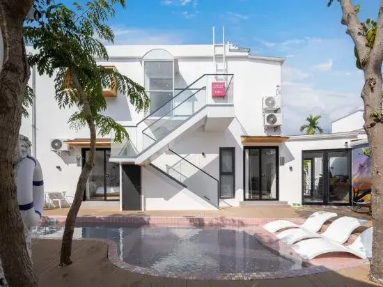 Sanya Haiyunyang Pool Luxury Homestay (West Island Branch)