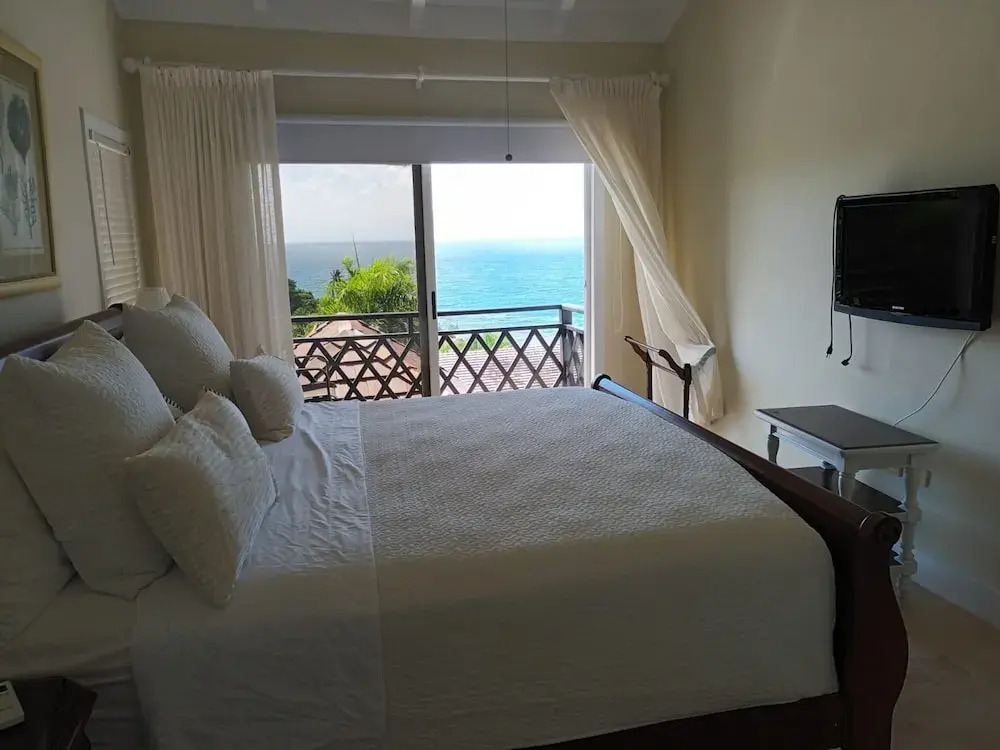 Ocean View Villa 3 BR 8 Guests Pto Bahia