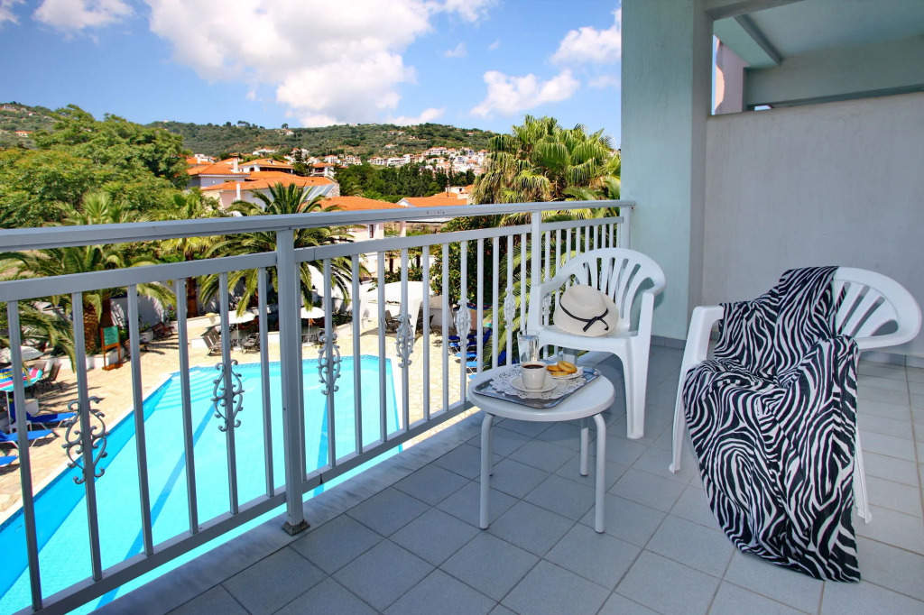Dolphin Hotel