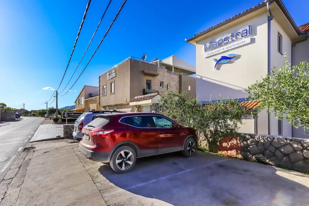 Apartments Maestral