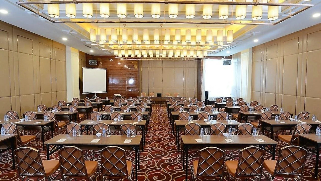 Grand Paragon Hotel