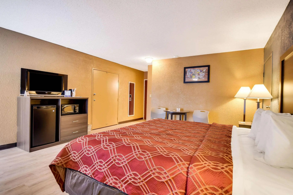 Econo Lodge Tampa near Busch Gardens