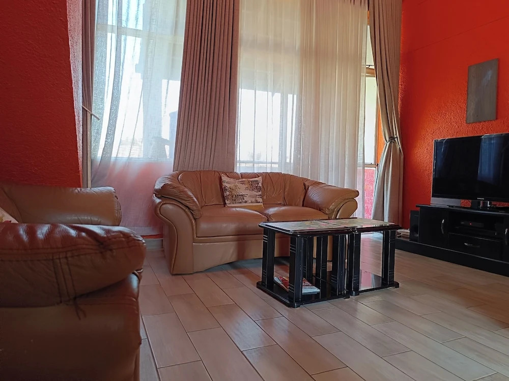 1 Bed Flat - Sleeps 2 - Parking - Wifi