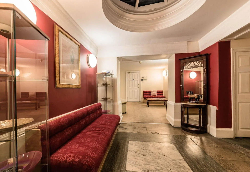 Baylis Park Hotel