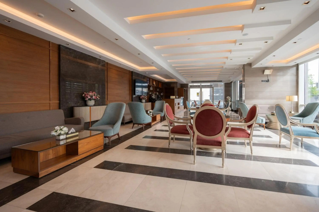 Weekend Hotel Sari