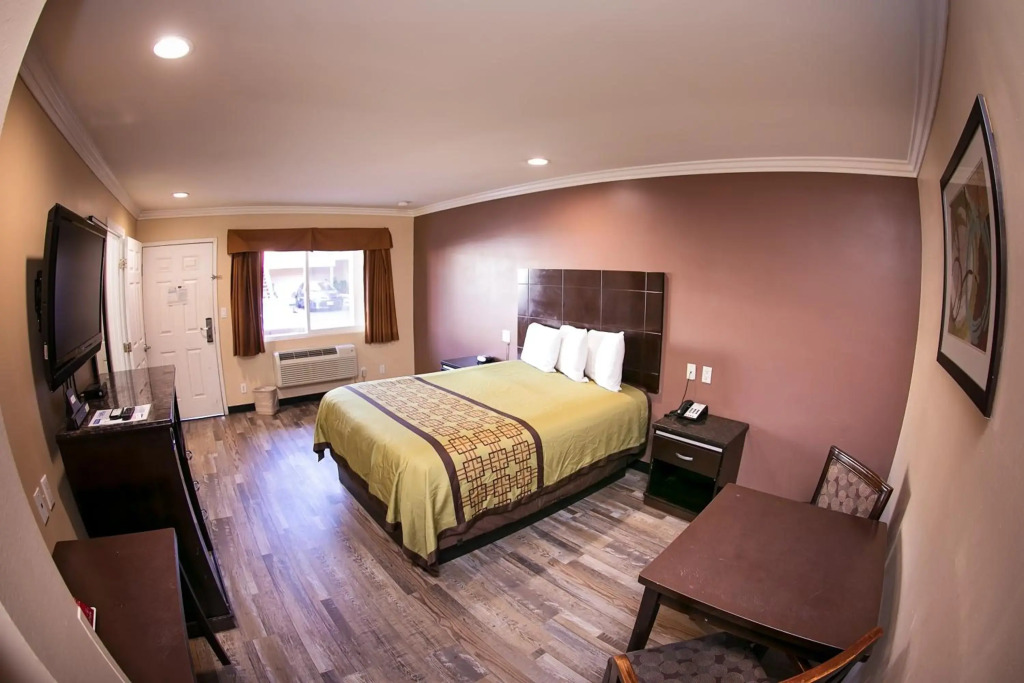 Rodeway Inn & Suites Bellflower