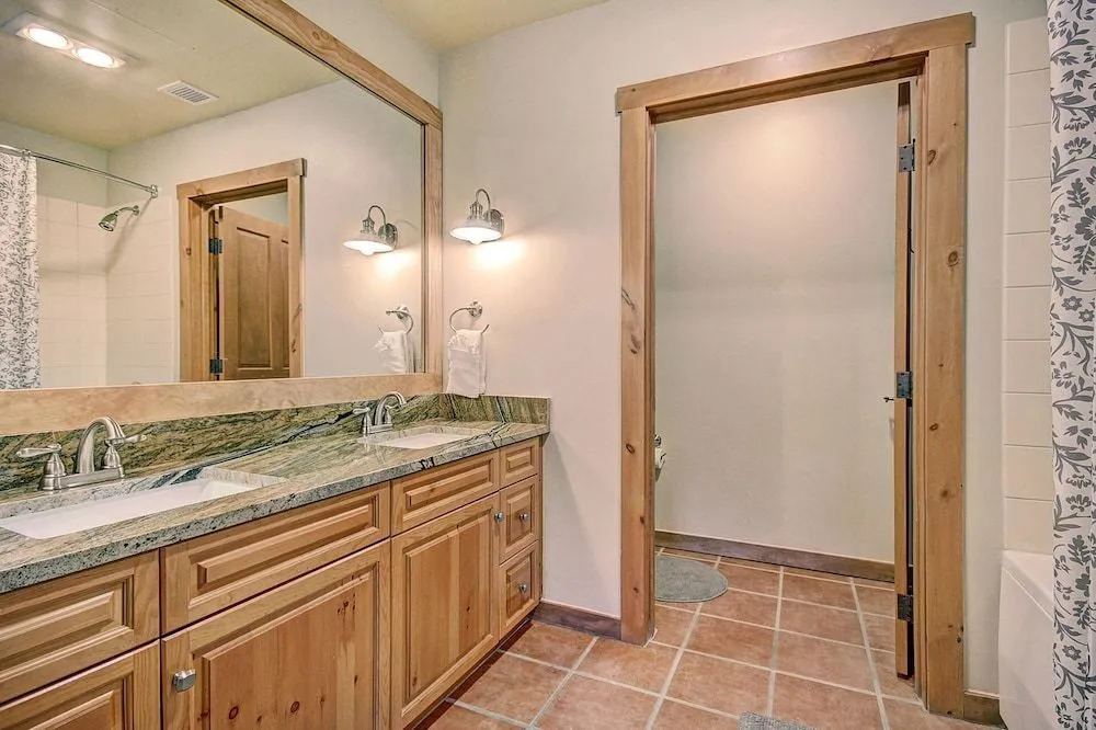 8619 Expedition Station 2 Bedroom Condo by RedAwning
