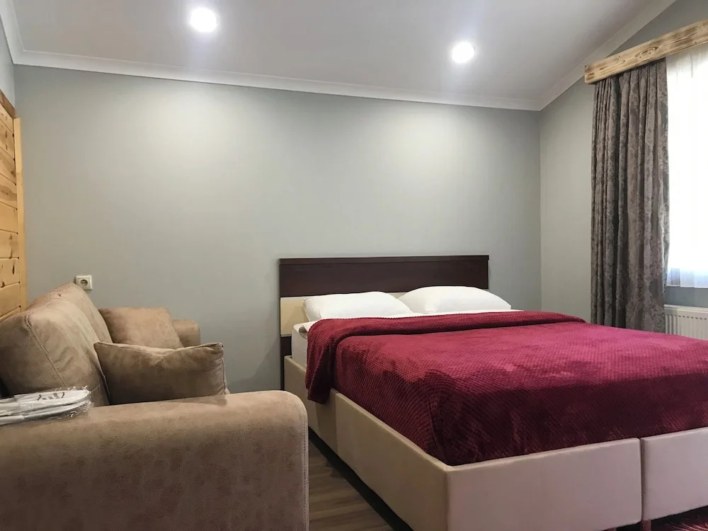 Yedigoller Hotel & Restaurant