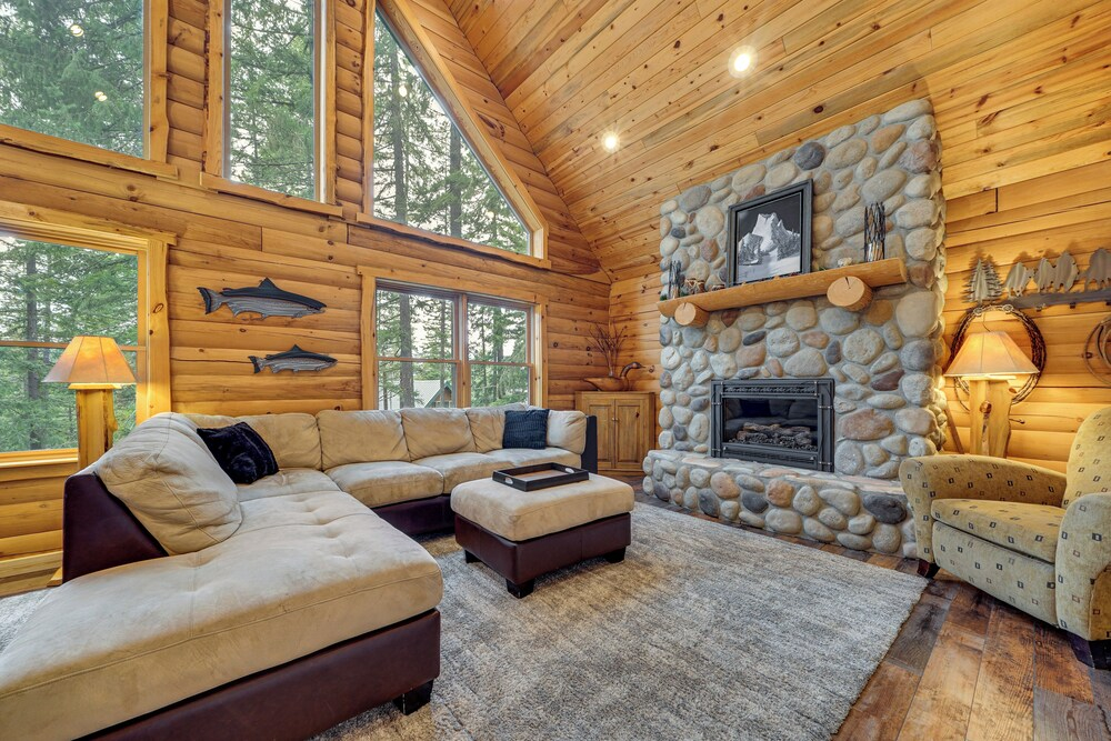 1 Mi to Cle Elum Lake! Family Cabin w/ Game Room