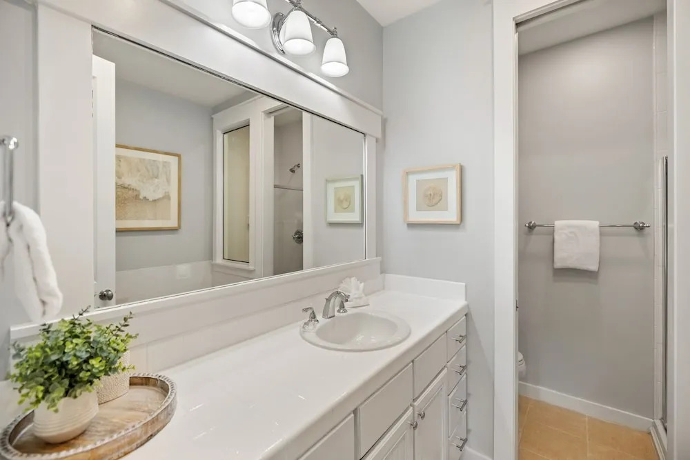 1322 Laurel Grove 3 Bedroom Home by RedAwning