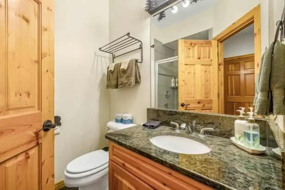 Beautiful 4 Bedroom Townhome Near Snowflake Lift in Breckenridge