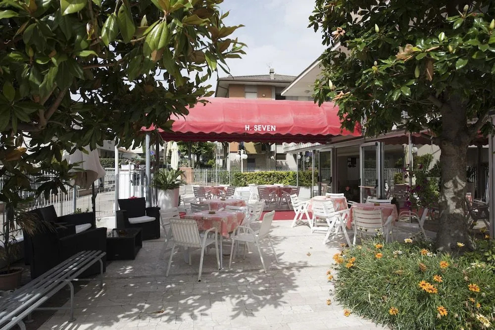 Hotel Seven