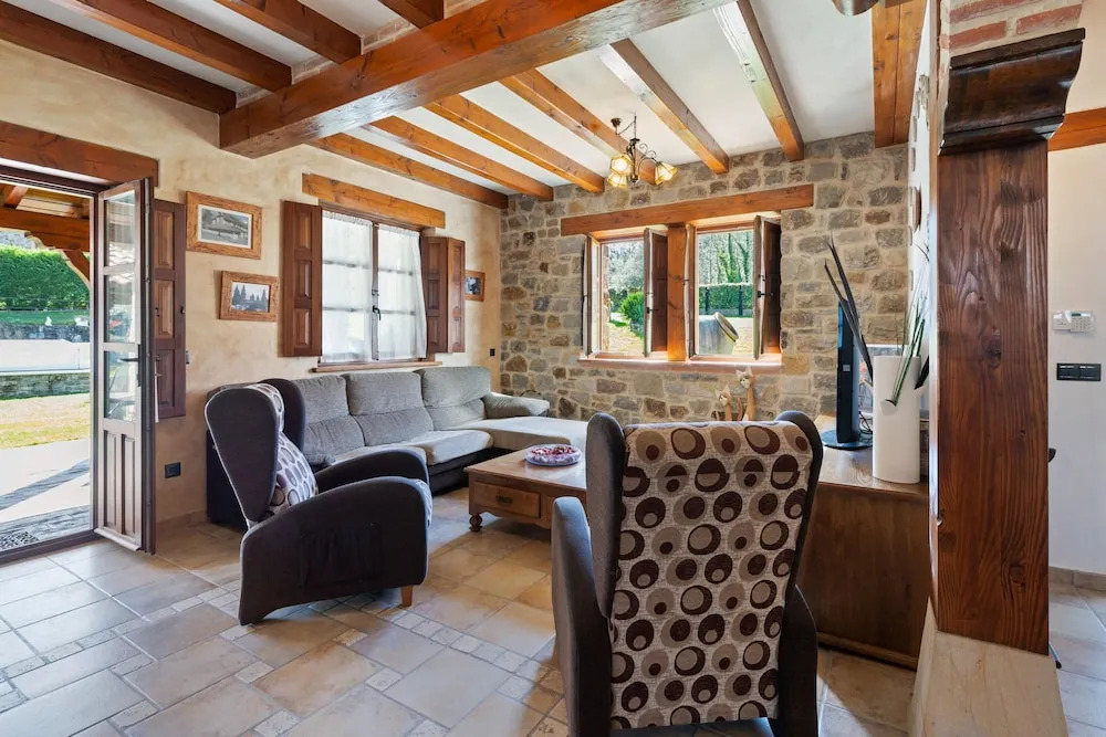 Villa With 4 Bedrooms in Bizkaia, With Wonderful Mountain View, Private Pool and Enclosed Garden Near the Beach
