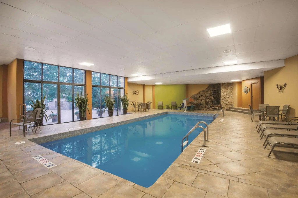 Mountain Valley Inn & Suites