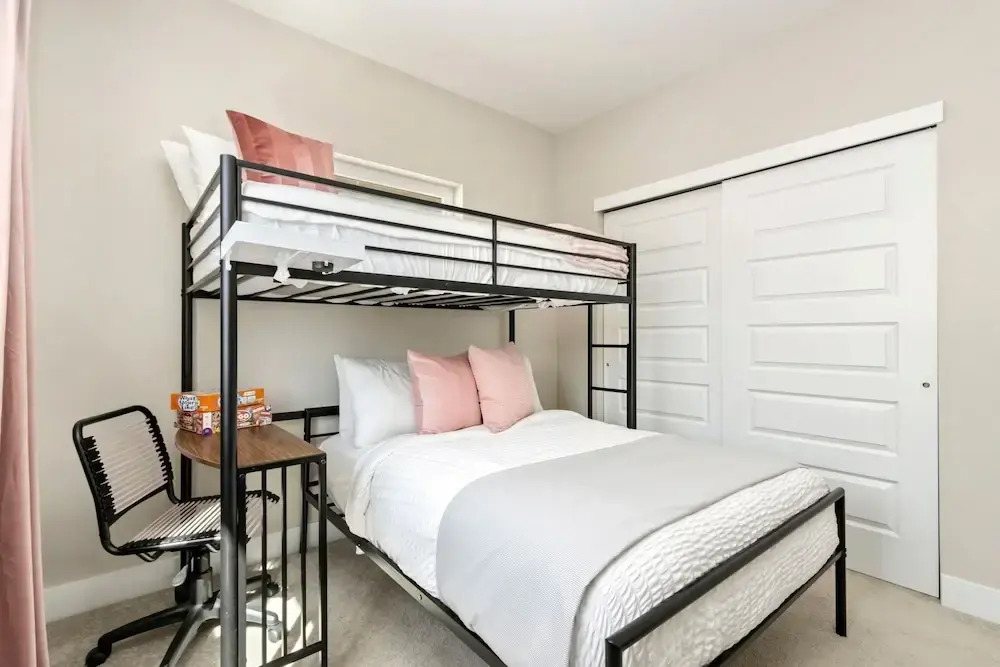 Rams Roost Rooftop Hot Tub, Patio & Family Fun