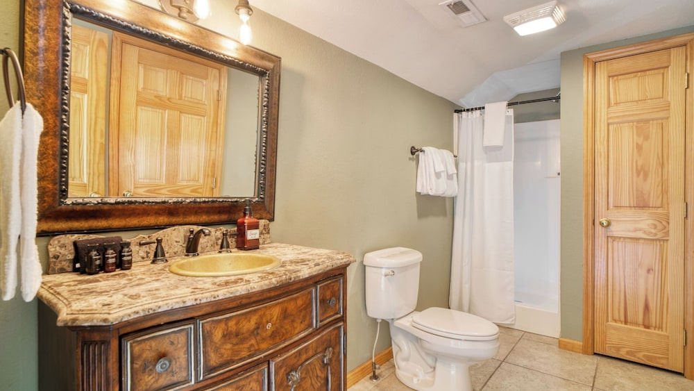 Sleeps 24 2 Homes, Hot Tub, Sauna, Movie Theater, Firepit, Pool, Tennis Courts