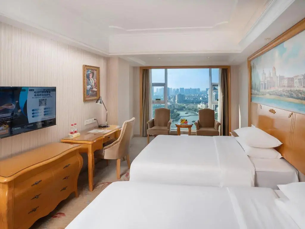 Vienna International Hotel (Tianmen Wanda Plaza Donghu Branch)