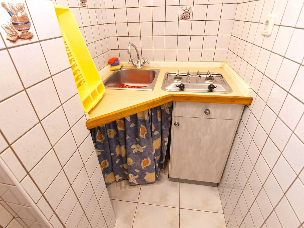 Apartment 977