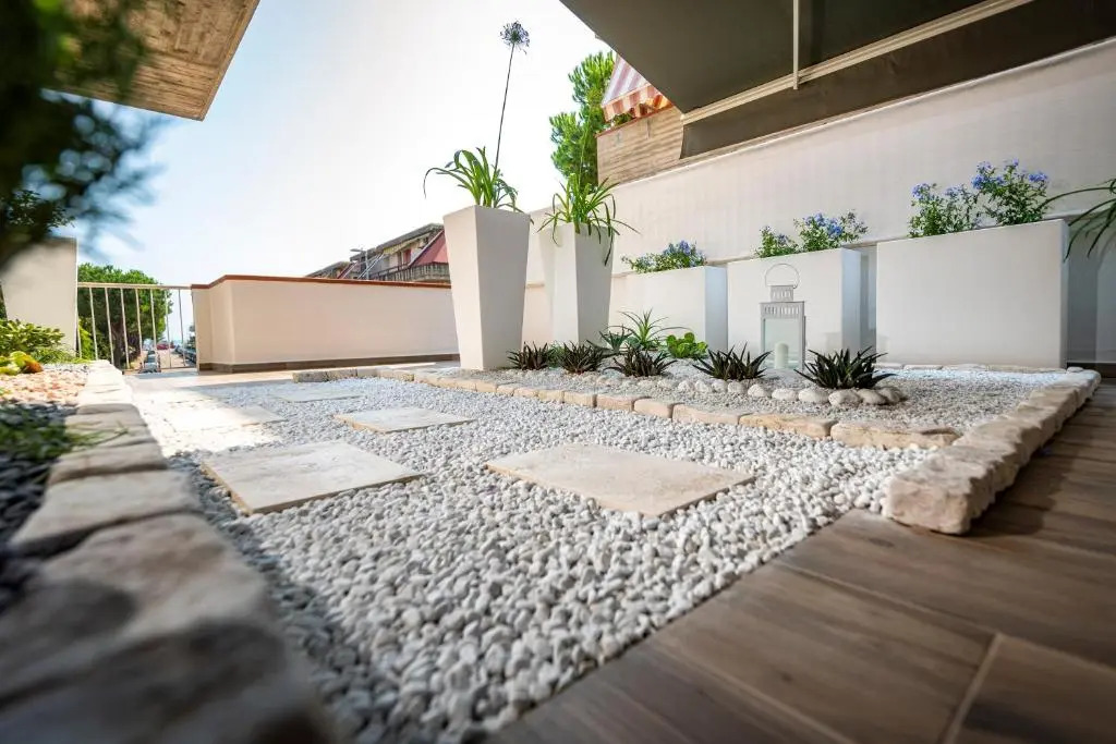 Alga 5-Star Boutique Apartment Steps from the Sea