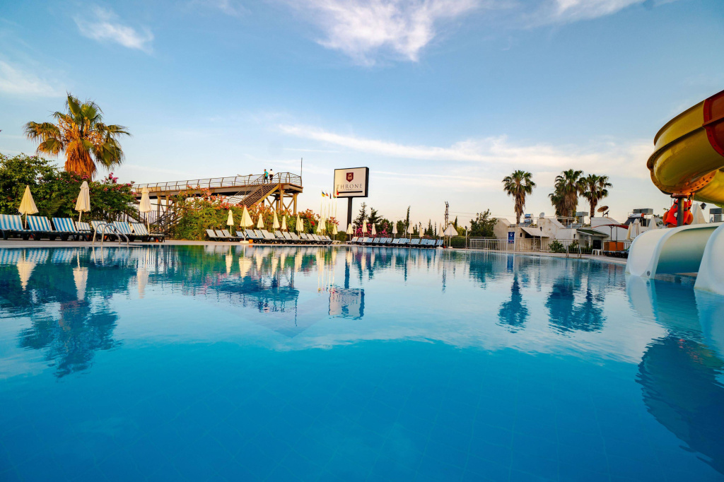 Throne Beach Resort & Spa - Ultra All Inclusive