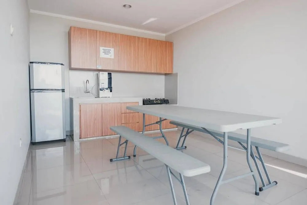 RedDoorz Plus near Soekarno Hatta Airport Taman Mahkota
