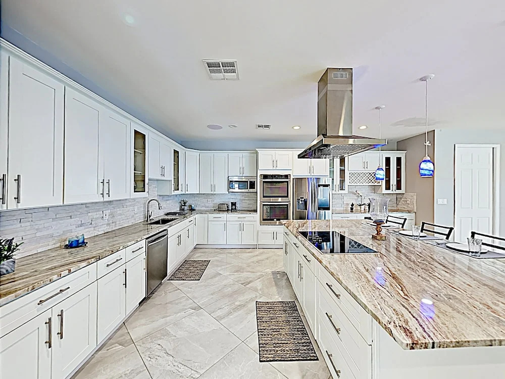 New Listing! Sumptuous Near Beach W/ Pool 3 Bedroom Home