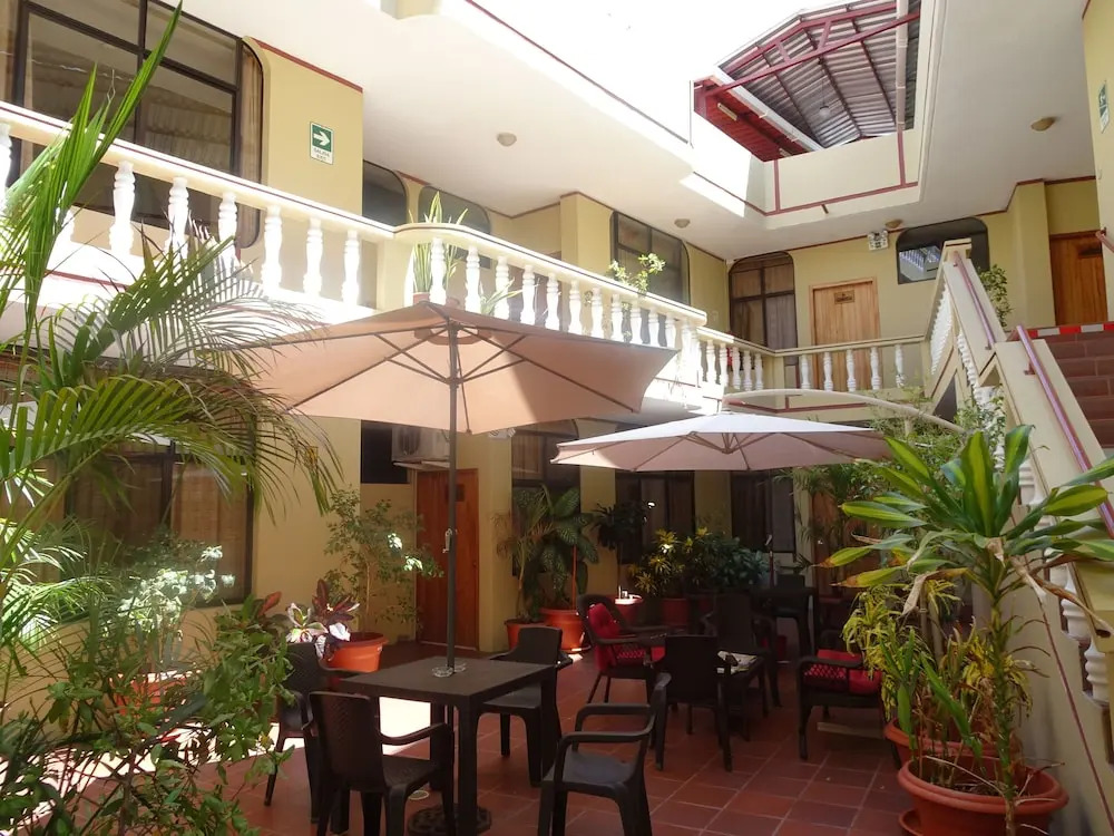 Hotel Red Booby