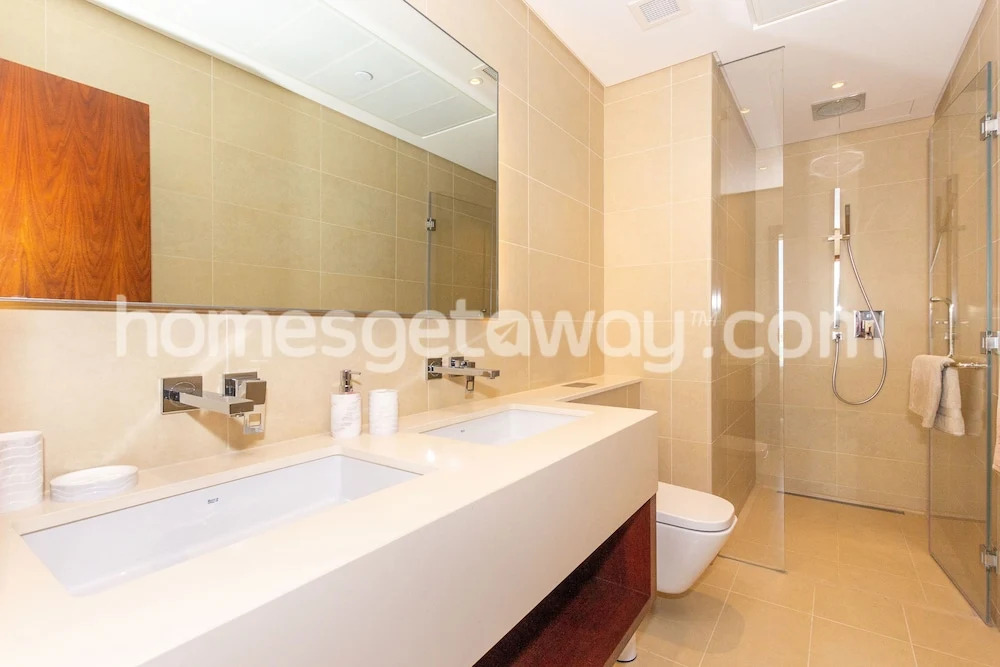 Homesgetaway- 2BR in Marina Gate Tower 2