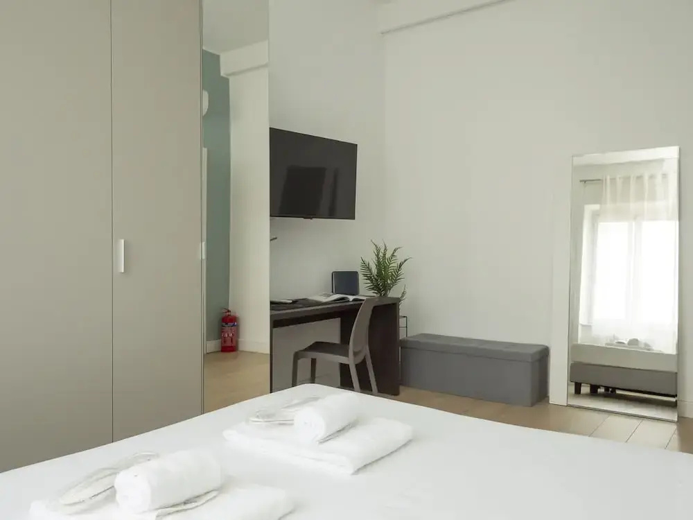 Spinoza - Modern 1 br With Balcony Steps From Piola