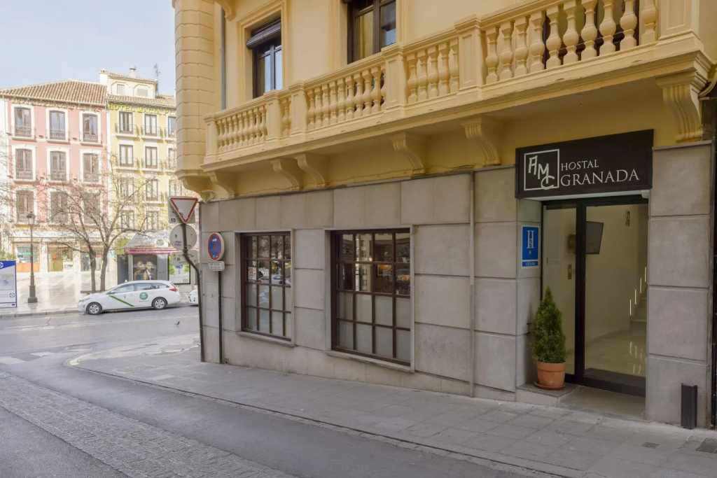 AMC Granada Hostal