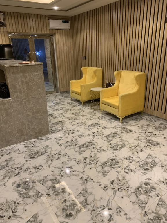 Jf Royal Hotel & Suites