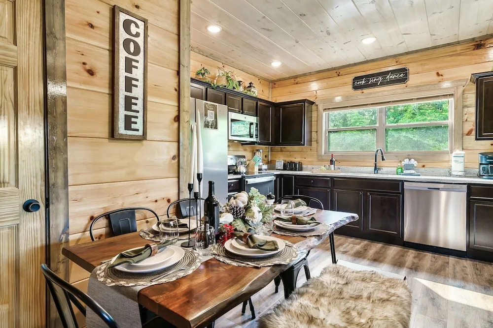 Eagle Splash Vista| Pool Projector, Pet Friendly, Game Room