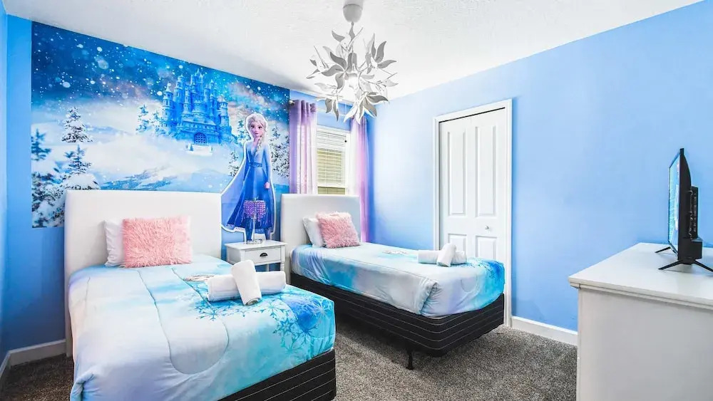 Storey Lake Resort 8br Cozy Home With Theater 2916