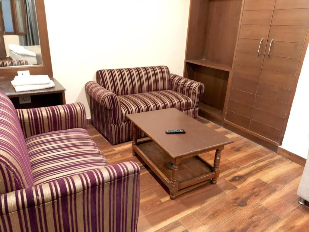 Hotel Samrat - On Mall Road