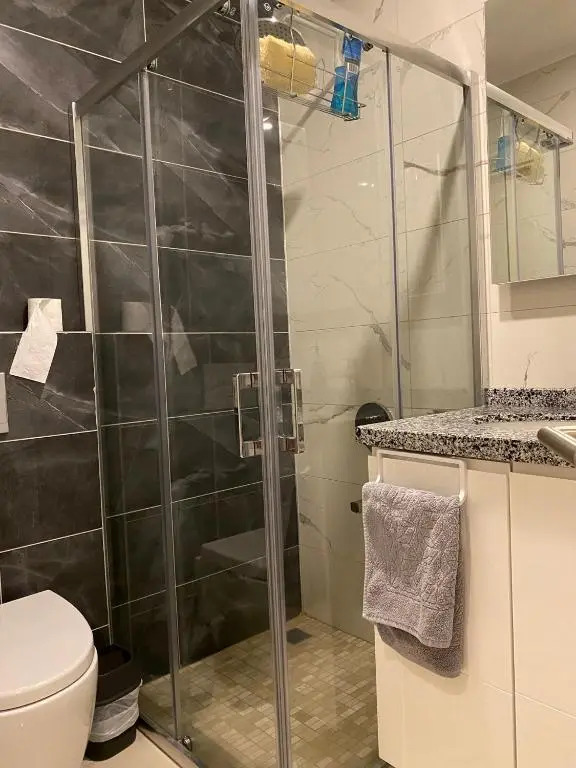 cozy 2 bedroom condo with pool and amenities