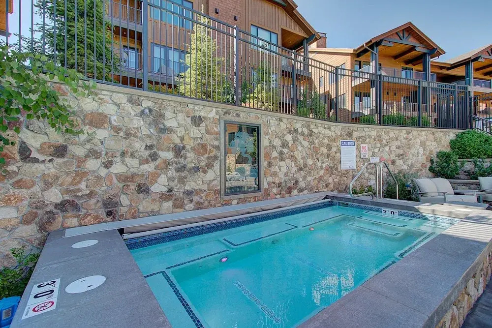 Juniper Landing 3 Bedroom by Avantstay Condo in Park City Mountain Resort w/ Pool, Hot Tub & Gym