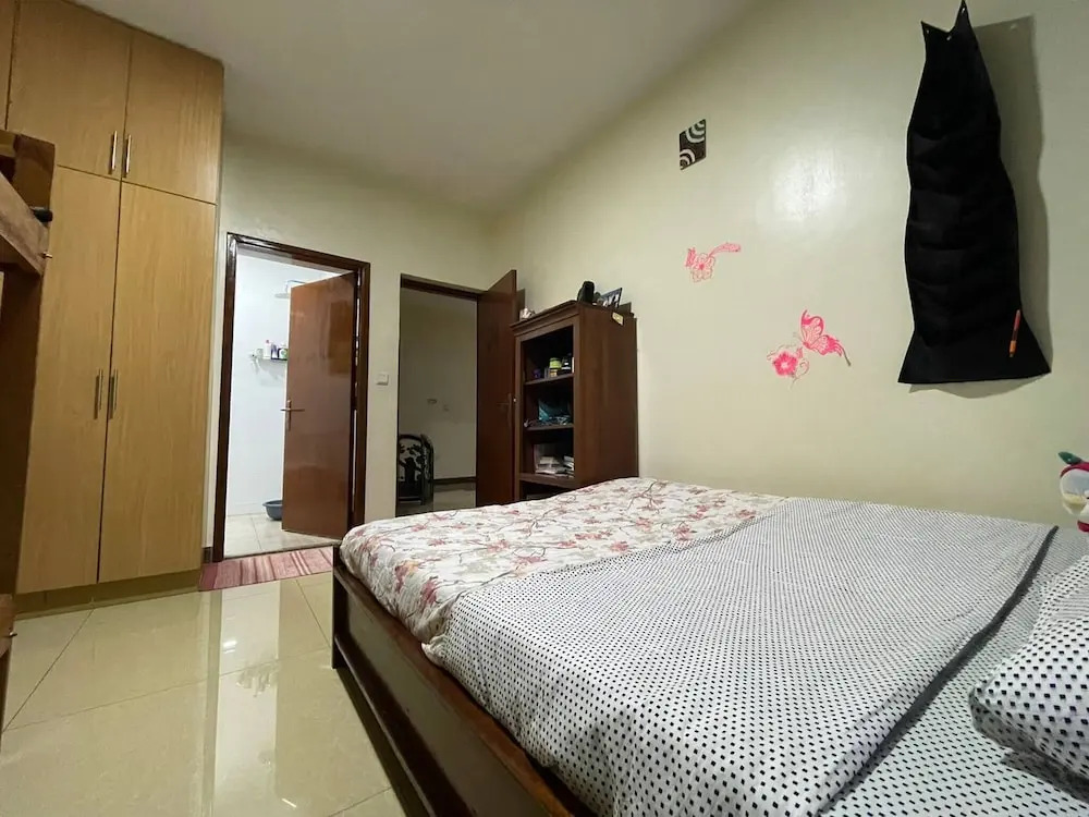 Room-nshuti Spacious Quiet Rm For Short
