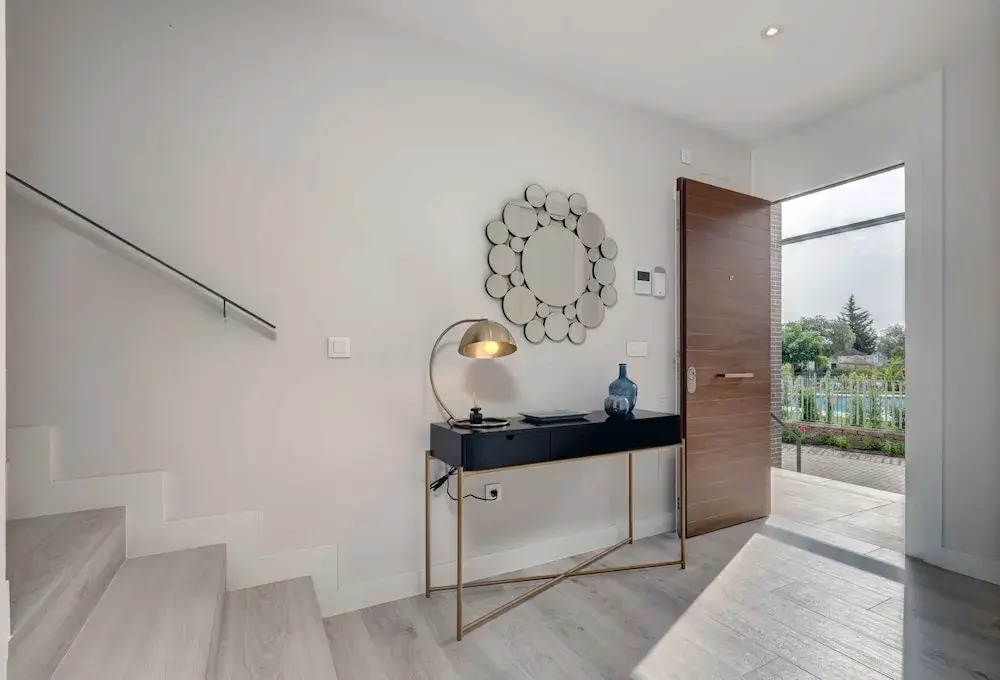 Modern Four Bedroom House With Golf Course Views