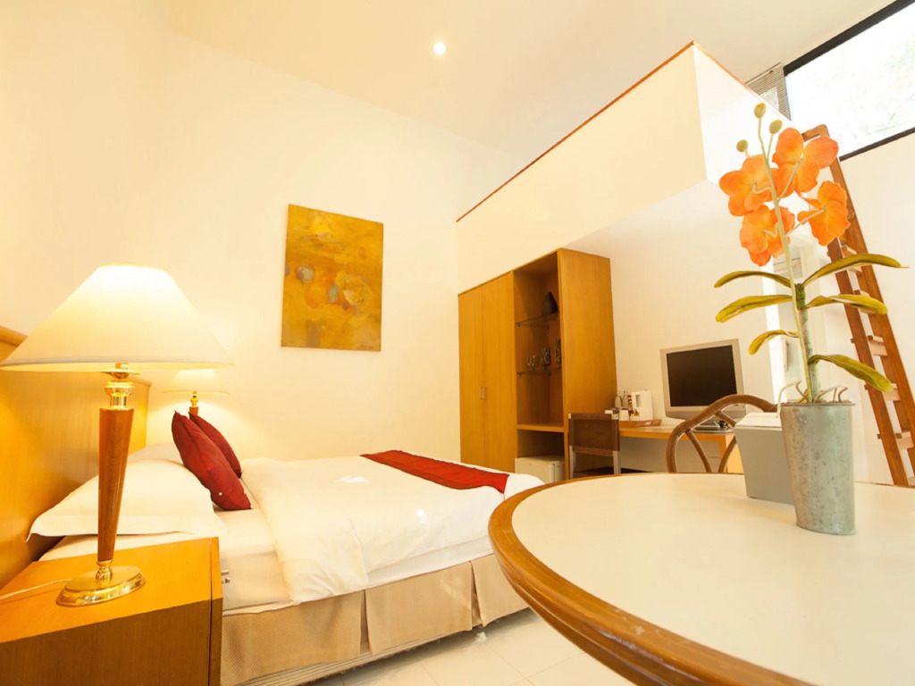 Nern Chalet Beachfront Hotel