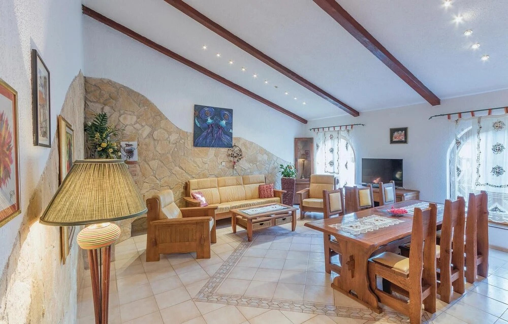 Beautiful Home in Marcana With Wifi and 4 Bedrooms