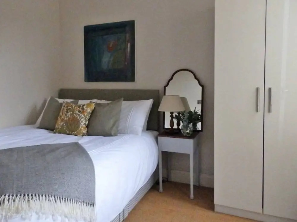 Lovely 2 Bedrooms Apartment Near Queens Park
