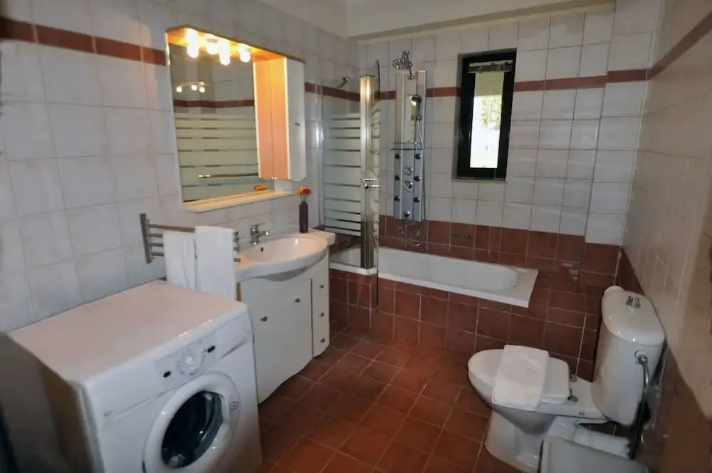 Xenos Villa 2 With 5 Bedrooms private swimming pool, near the sea