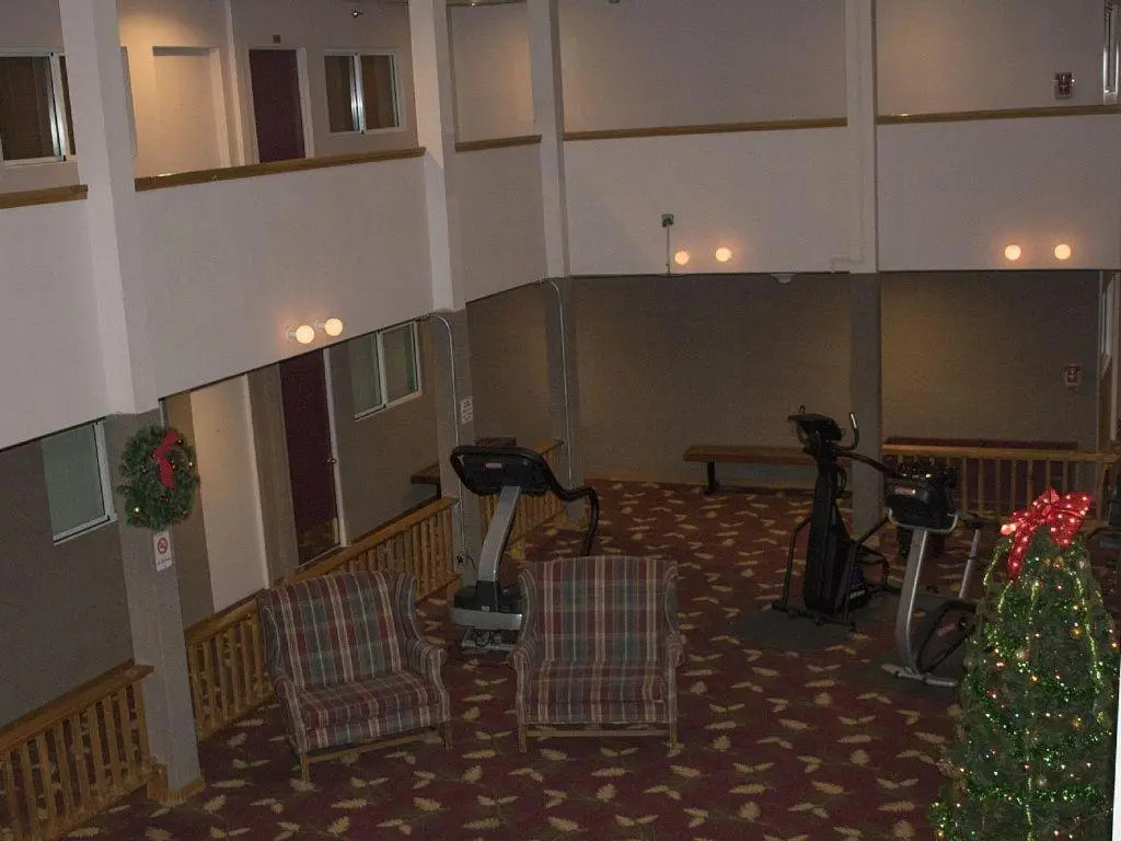 Stroll to Slopes, Village Area, Ski in-out MtLodge 322