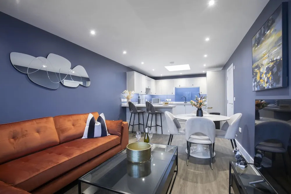 Elliot Oliver - Exquisite 2 Bedroom Apartment With Garden, Parking & EV Charger