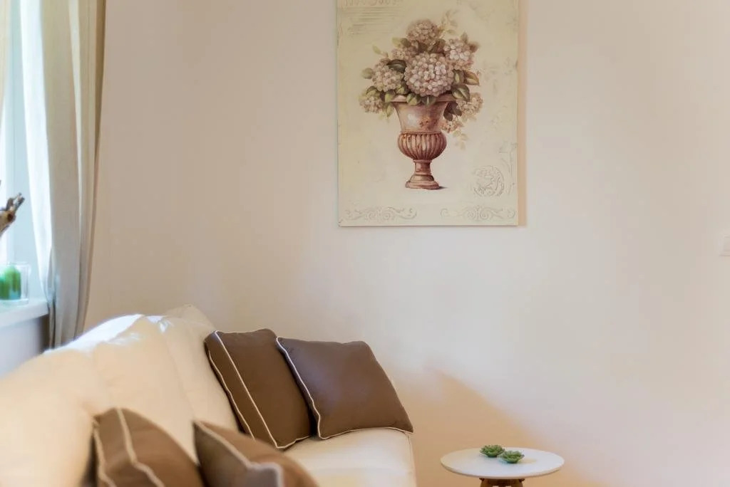 Beautiful Home - Garden Apartment